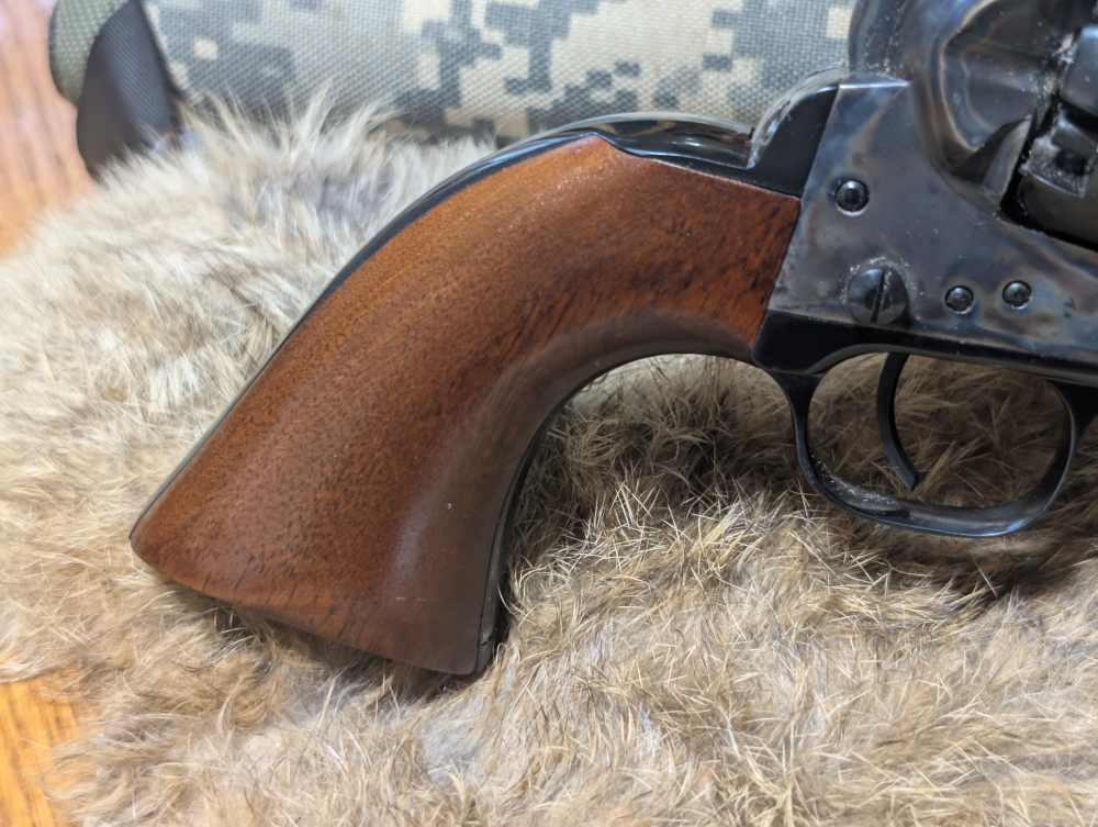 Colt 1851 Navy Signature Series .36 Cal Percussion Revolver Like New -img-10