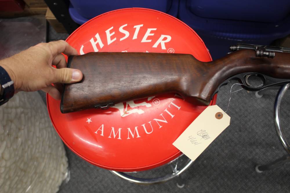 MOSSBURG 146B IN 22 L.R. RIFLE WITH NO RESERVE-img-2