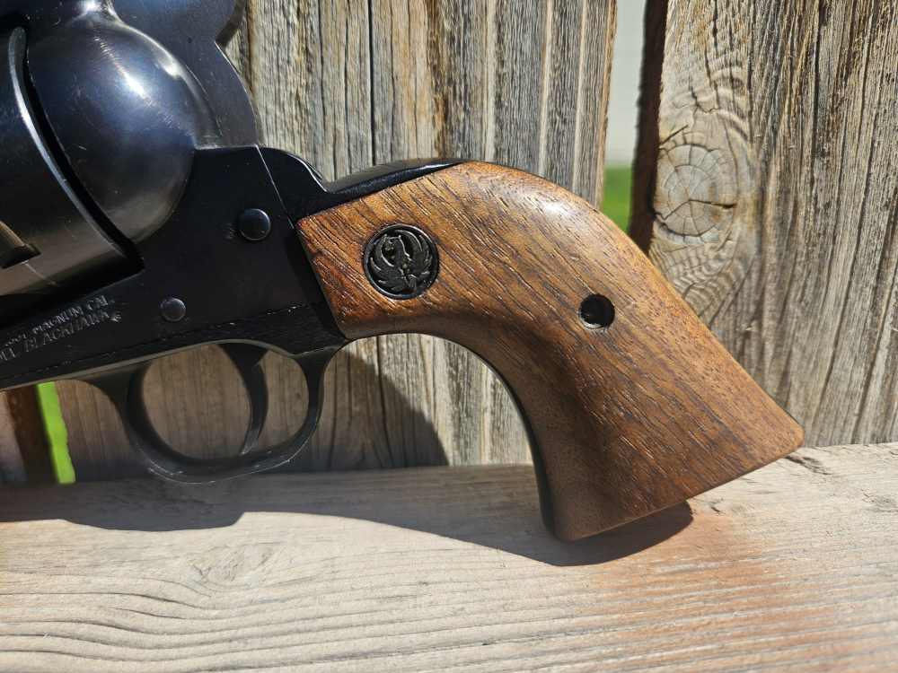 RUGER NEW MODEL BLACKHAWK 357mag/38SPC. REVOLVER-img-1