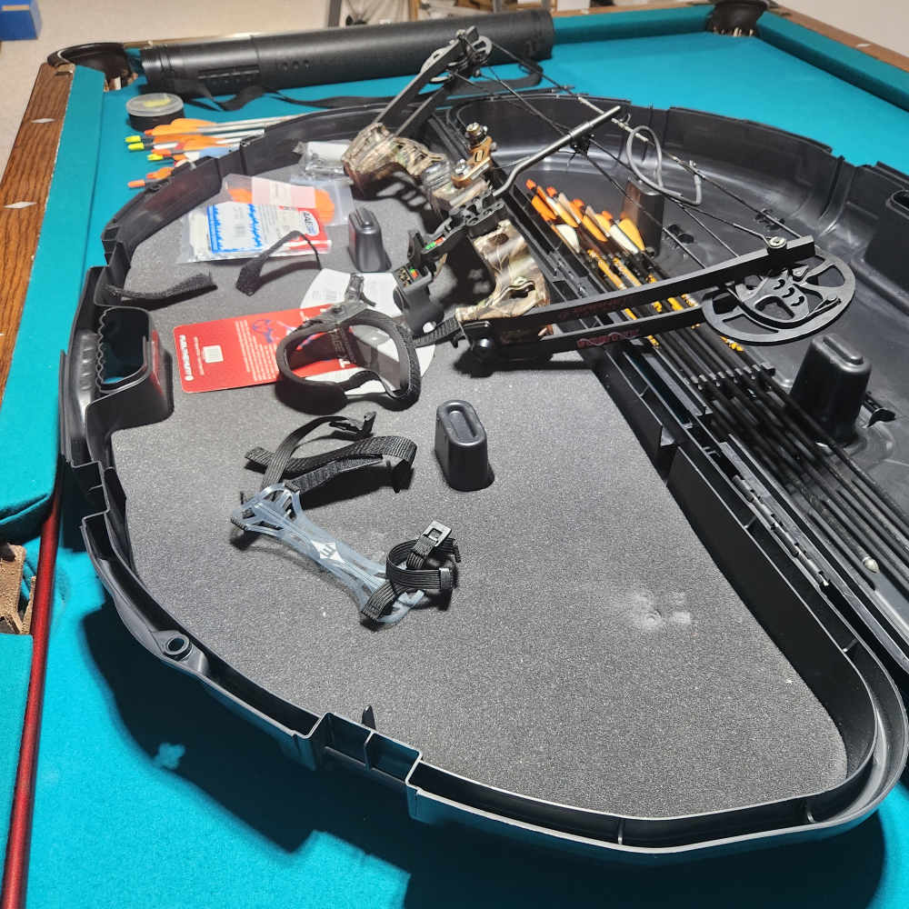 Compound bow and arrows with added accessories.-img-0