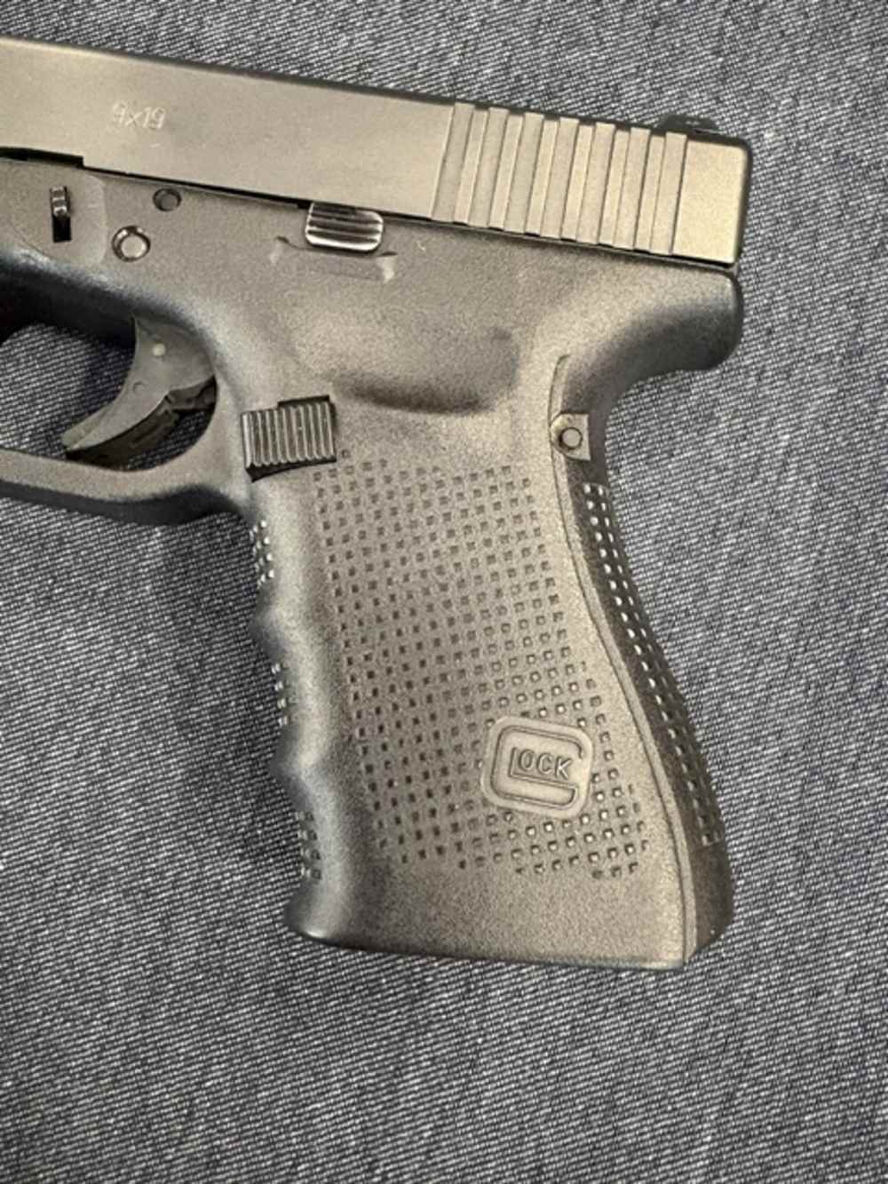 Glock 19 Gen4 Police trade in black-img-4