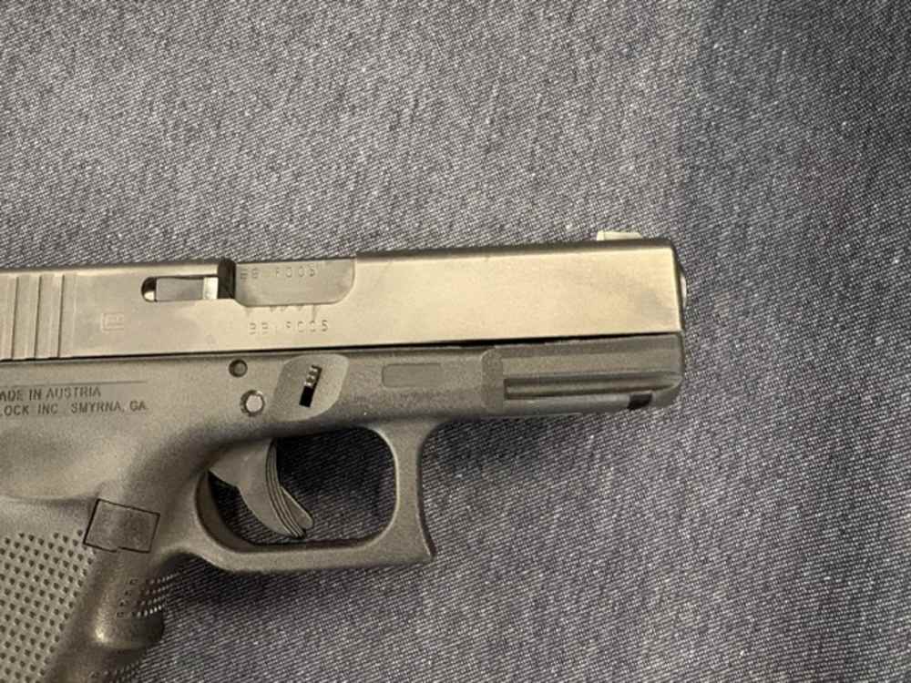 Glock 19 Gen4 Police trade in black-img-6