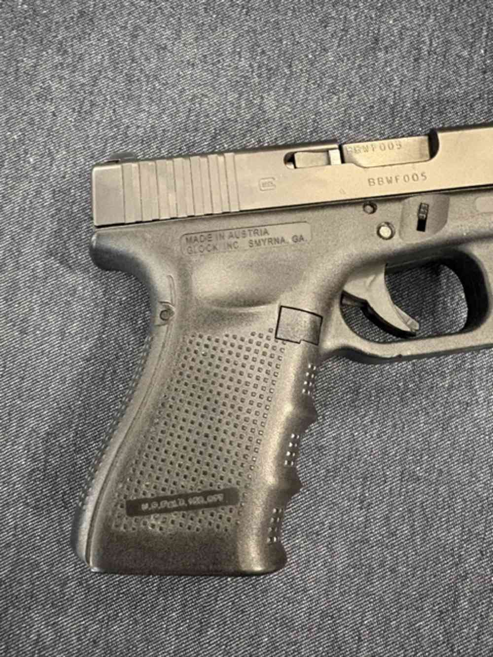 Glock 19 Gen4 Police trade in black-img-7