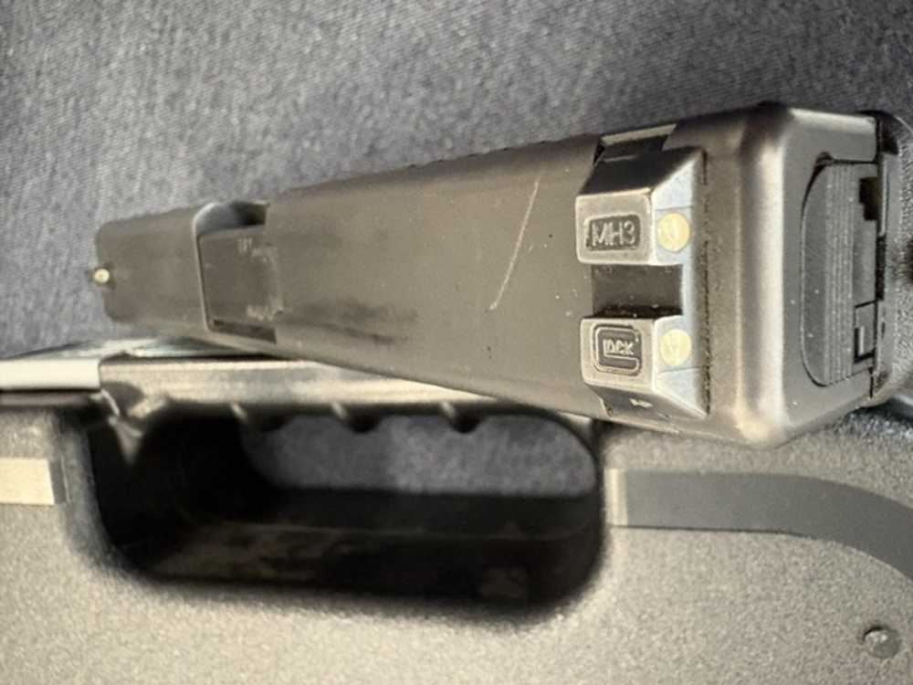Glock 19 Gen4 Police trade in black-img-11