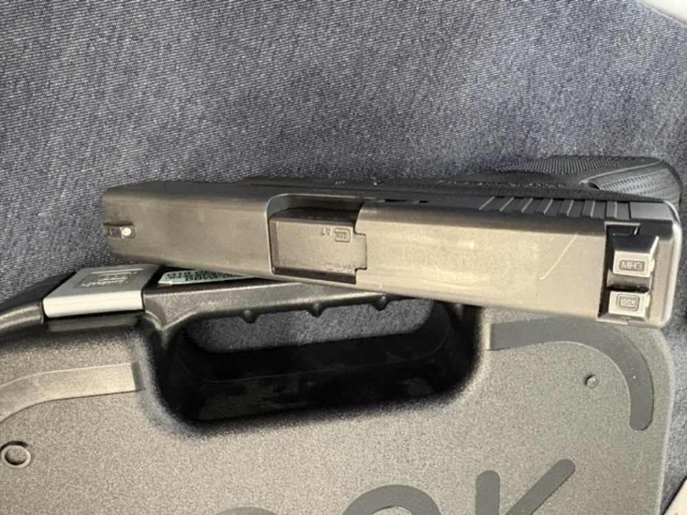 Glock 19 Gen4 Police trade in black-img-8