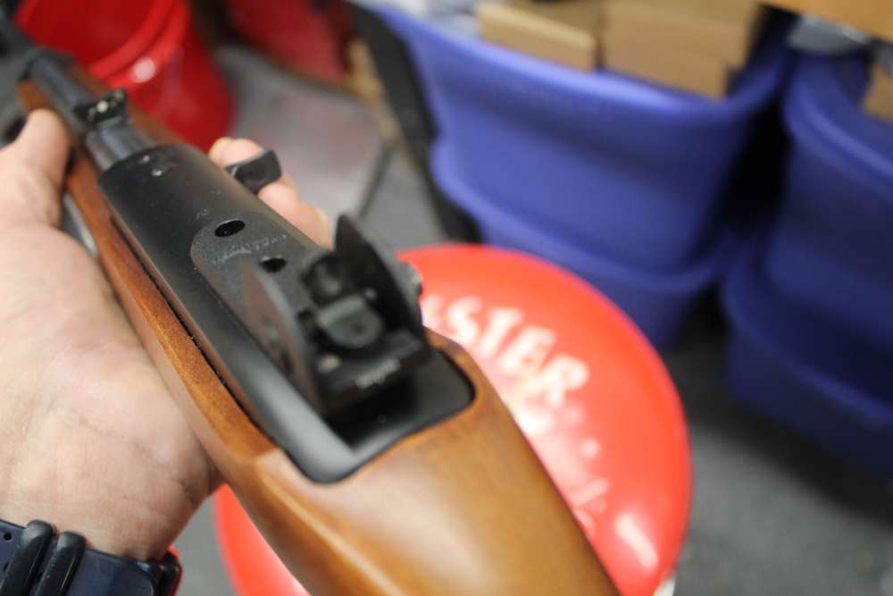 RUGER 10-22 WITH ORIGNAL PEEP SIGHT LIKE NEW NO RESERVE-img-7