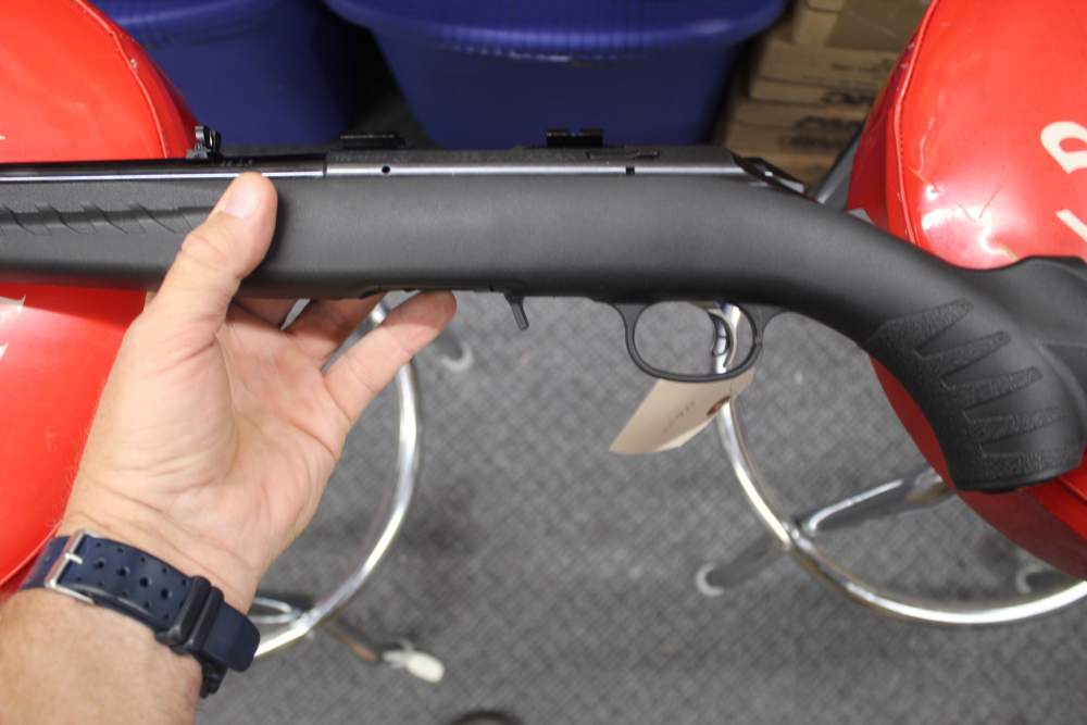 RUGER AMERICAN 22 L.R. LIKE NEW NO RESERVE-img-0