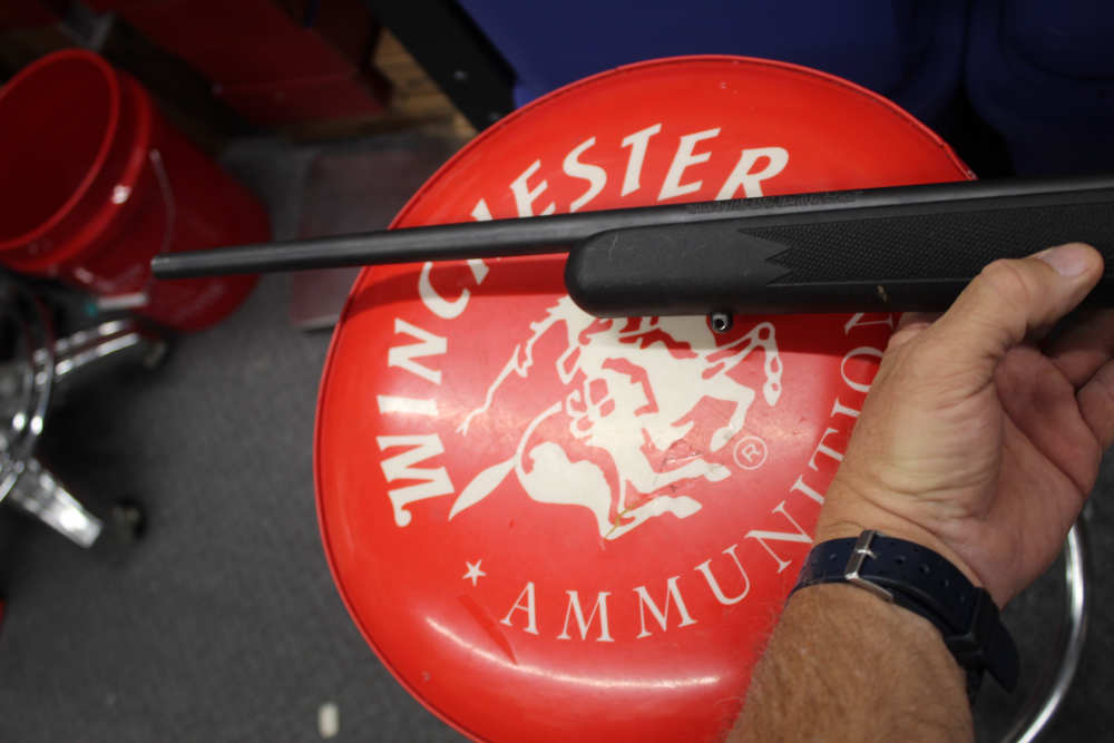 SAVAGE R9317 IN 17 HMR WITH NO RESERVE-img-2