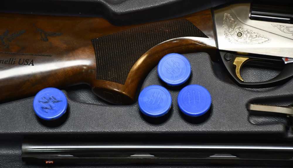 Benelli LEGACY 20 Gauge 26 in w/ Factory Case & 5 Chokes-img-4