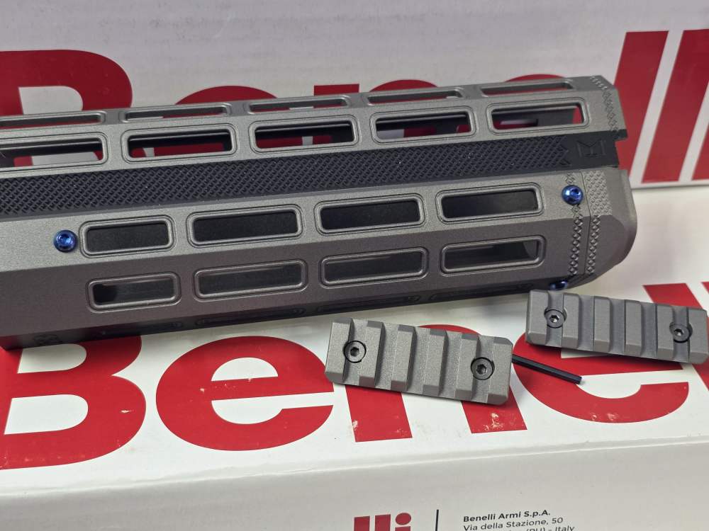 BENELLI M4 H20 CUSTOM HANDGUARD 922R COMPLIANT FACTORY NEW -img-0