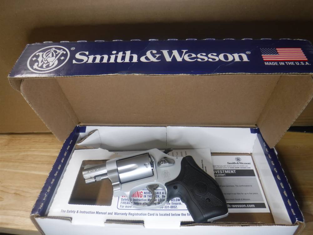 Smith & Wesson 637 M637-2 Airweight .38 Special J frame laser grips-img-1
