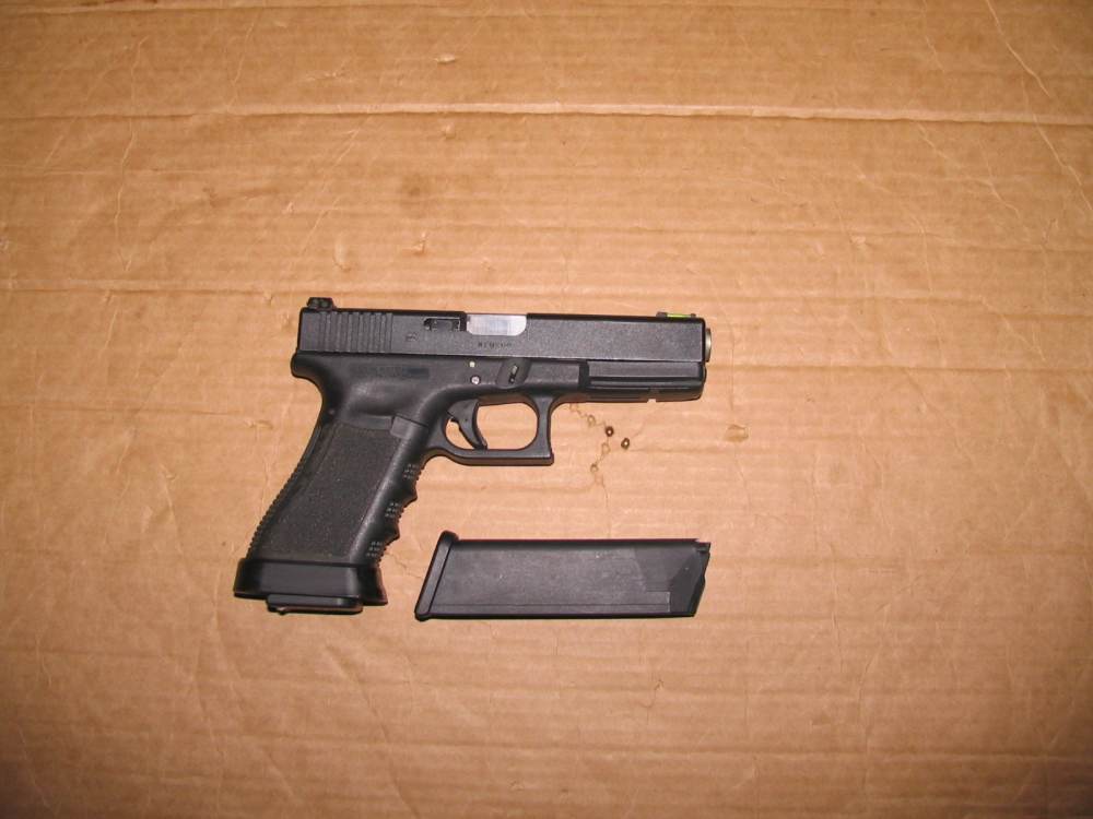 Glock 17 Gen 3 9mm Pistol 4.48 Bbl, with Case. Good Cond.-img-0