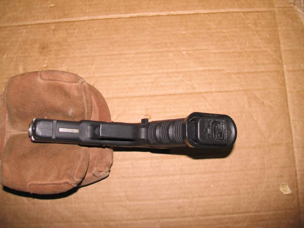 Glock 17 Gen 3 9mm Pistol 4.48 Bbl, with Case. Good Cond.-img-3