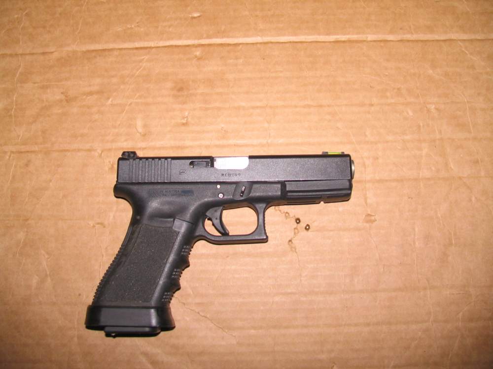 Glock 17 Gen 3 9mm Pistol 4.48 Bbl, with Case. Good Cond.-img-1
