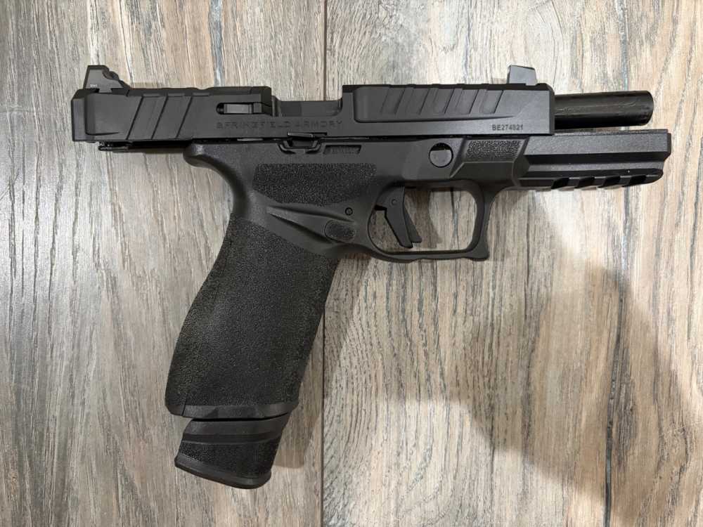 Springfield Armory Echelon 9mm - (3) Mags - (2) Barrels & (2) Sets of Sight-img-1