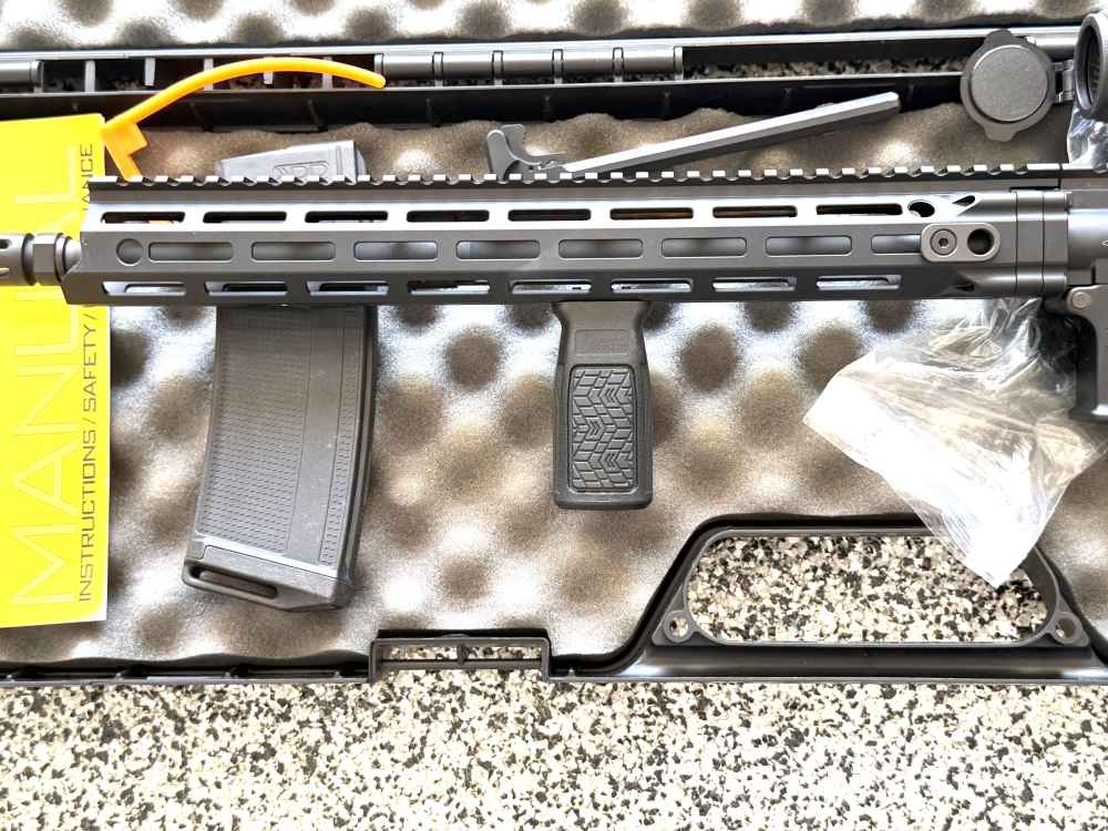 Daniel Defense DDM4V7 LW w/ USMC ACOG & GEISSELE TRIGGER -img-3