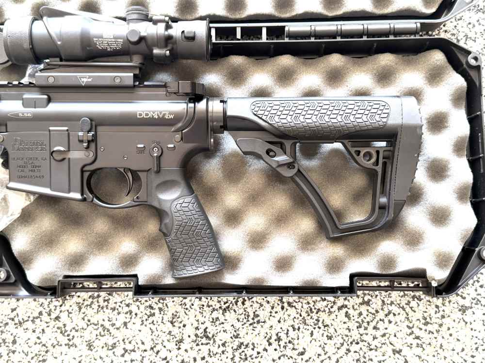 Daniel Defense DDM4V7 LW w/ USMC ACOG & GEISSELE TRIGGER -img-1