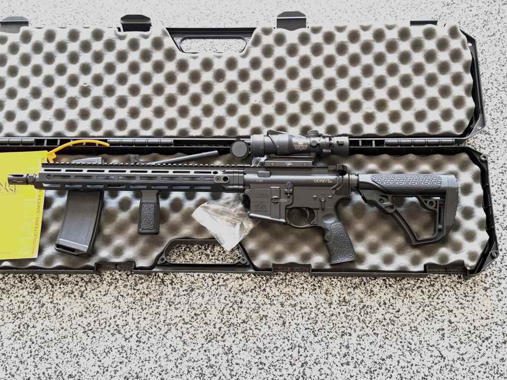 Daniel Defense DDM4V7 LW w/ USMC ACOG & GEISSELE TRIGGER -img-0