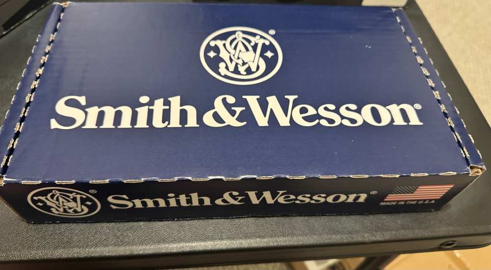 Smith and Wesson Equalizer 9mm - Laser 3 Mags-img-2