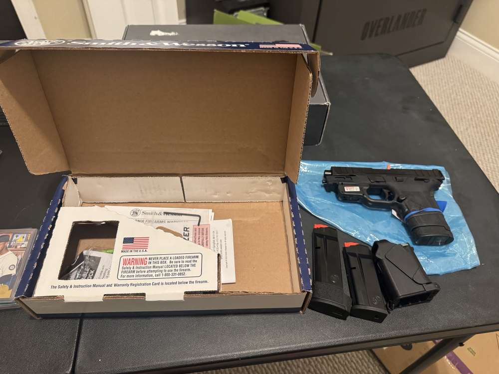 Smith and Wesson Equalizer 9mm - Laser 3 Mags-img-3