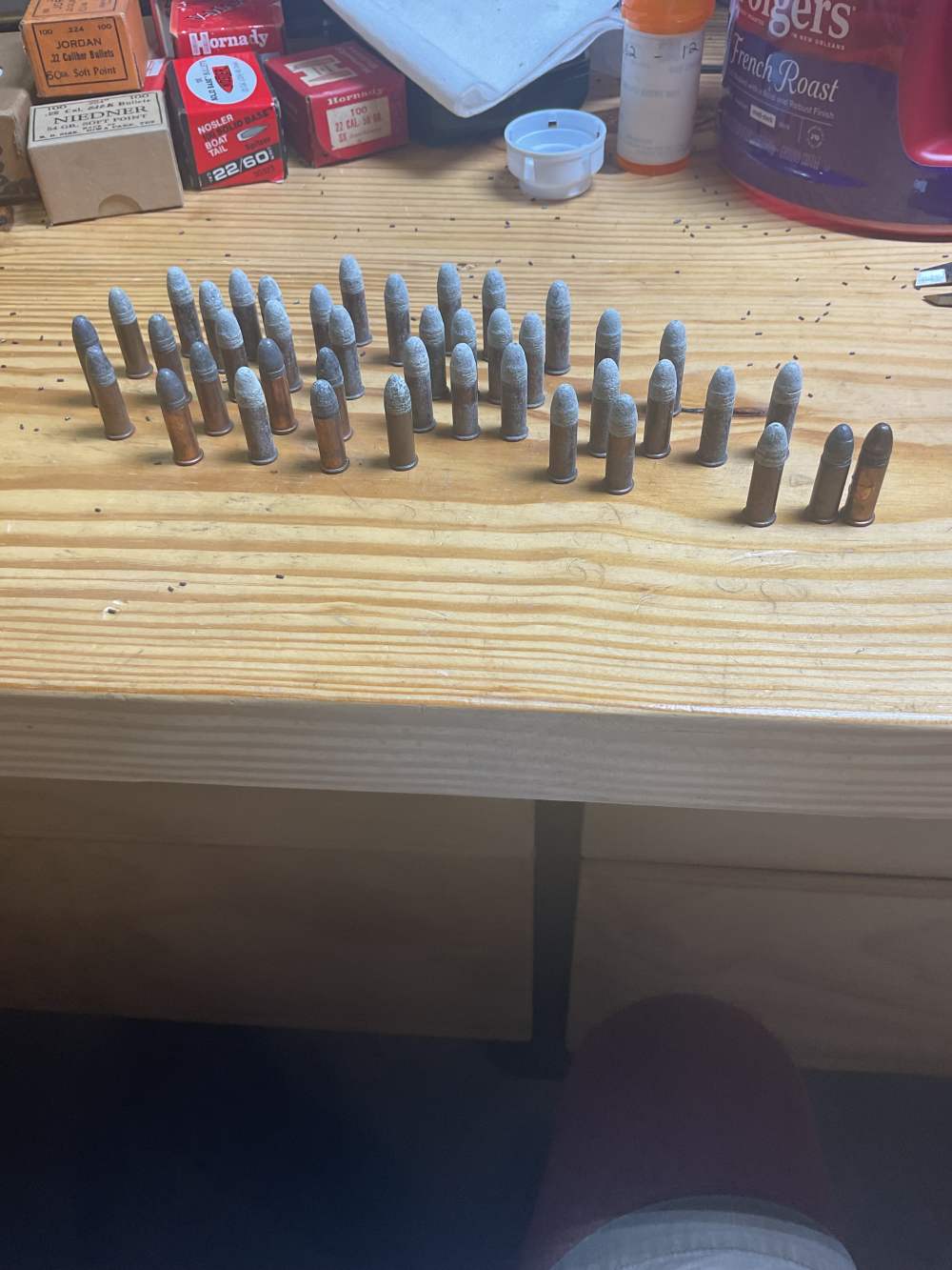 42 rounds 32 long rimfire vintage ammo -img-0
