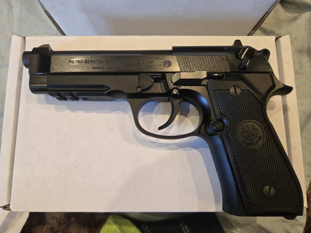 Beretta 92A1 9mm – 2 mags and holster-img-2