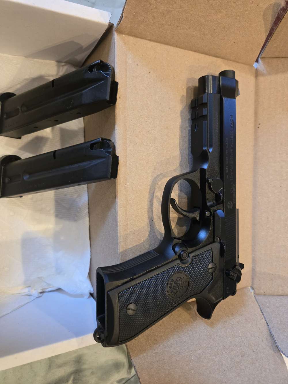 Beretta 92A1 9mm – 2 mags and holster-img-0
