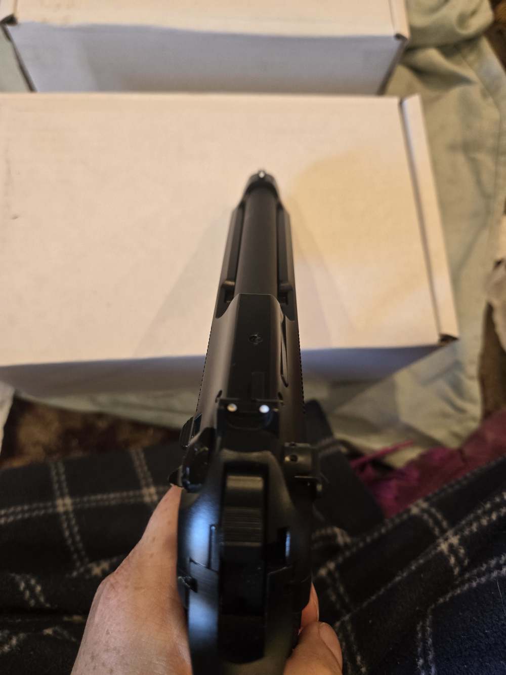 Beretta 92A1 9mm – 2 mags and holster-img-5