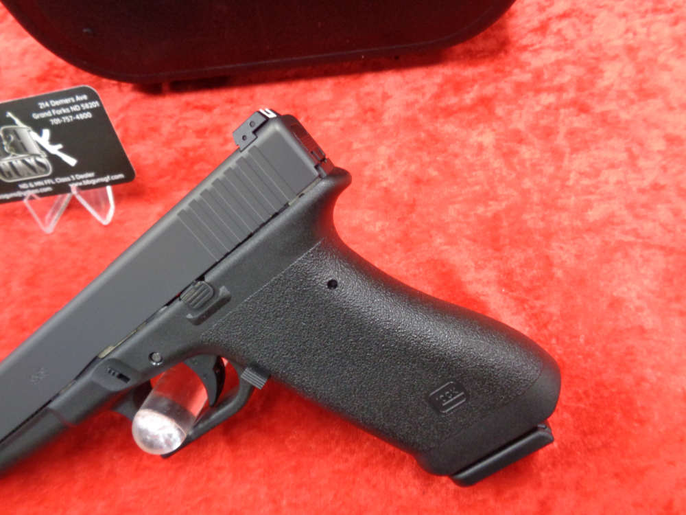 NEW GLOCK Model G17L 9mm LONG SLIDE G17 17 17L 2-17rd MAG WE TRADE & BUY-img-4