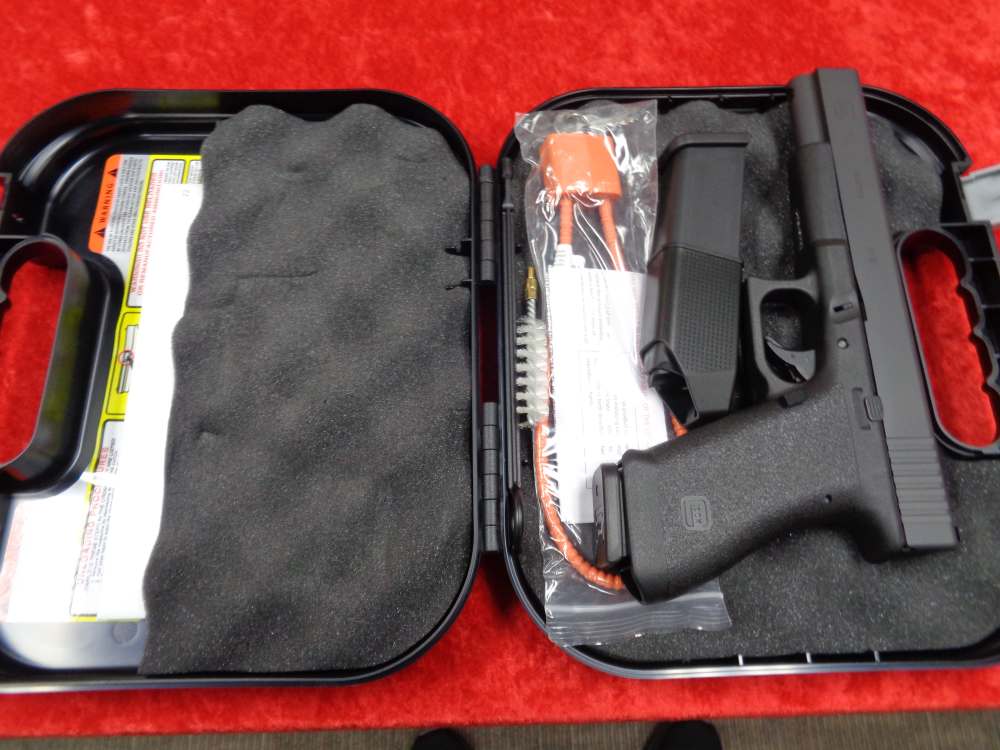 NEW GLOCK Model G17L 9mm LONG SLIDE G17 17 17L 2-17rd MAG WE TRADE & BUY-img-11
