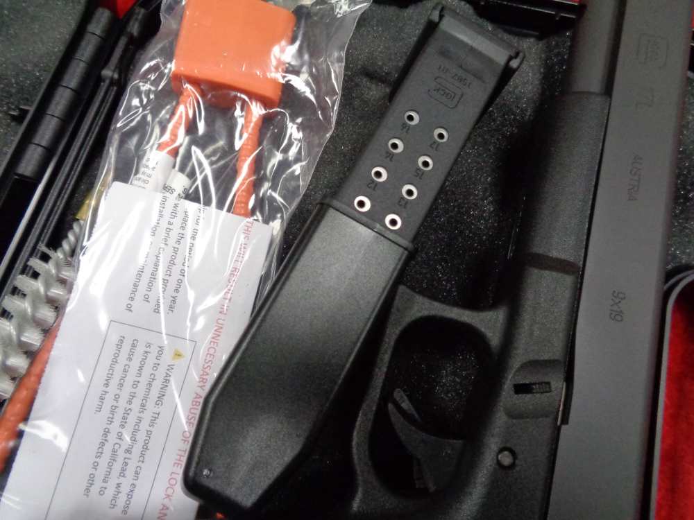 NEW GLOCK Model G17L 9mm LONG SLIDE G17 17 17L 2-17rd MAG WE TRADE & BUY-img-12