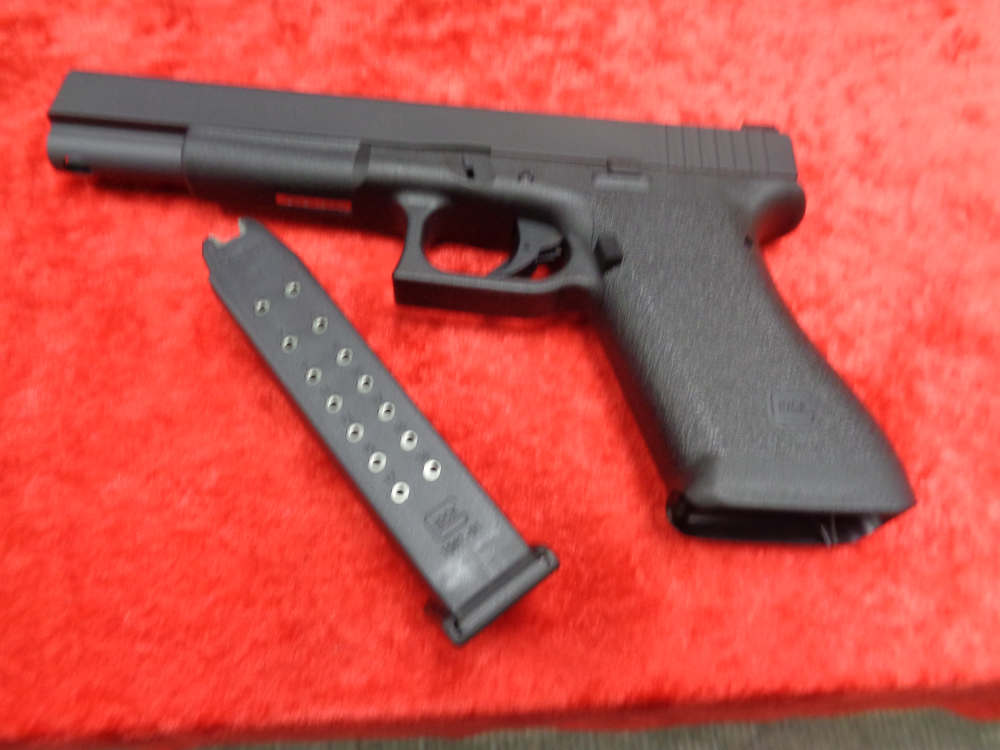 NEW GLOCK Model G17L 9mm LONG SLIDE G17 17 17L 2-17rd MAG WE TRADE & BUY-img-6
