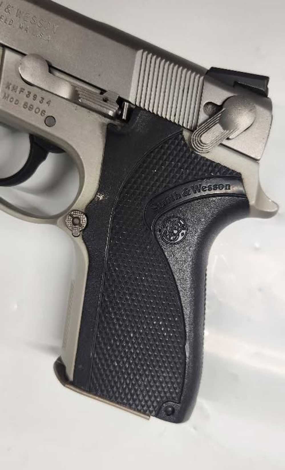 Pre Owned:  Smith & Wesson Model 6906 9mm Semi Auto Pistol-img-7