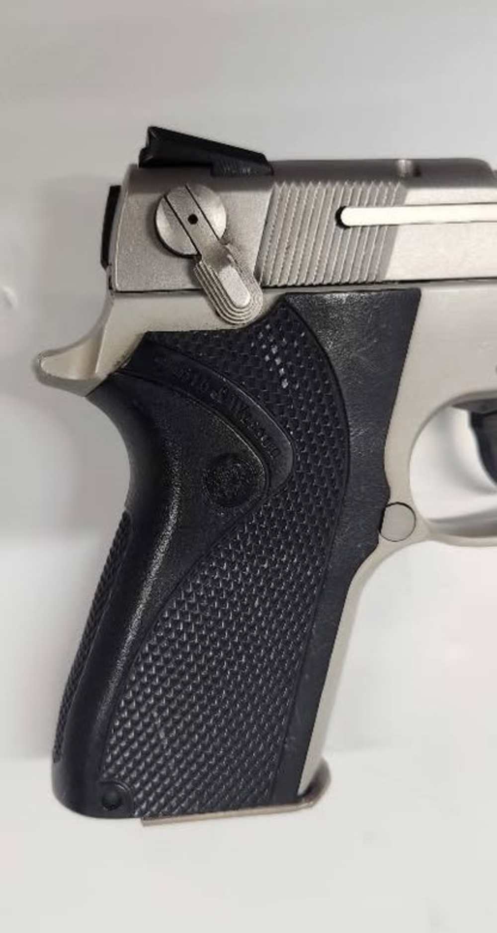 Pre Owned:  Smith & Wesson Model 6906 9mm Semi Auto Pistol-img-6