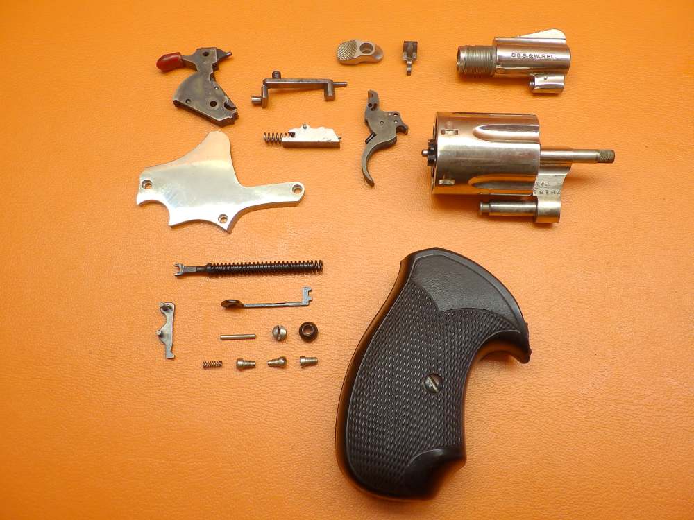 S&W Model 36 .38 SPL 2" Bbl Revolver Repair Parts Black Rubber Grip-img-0