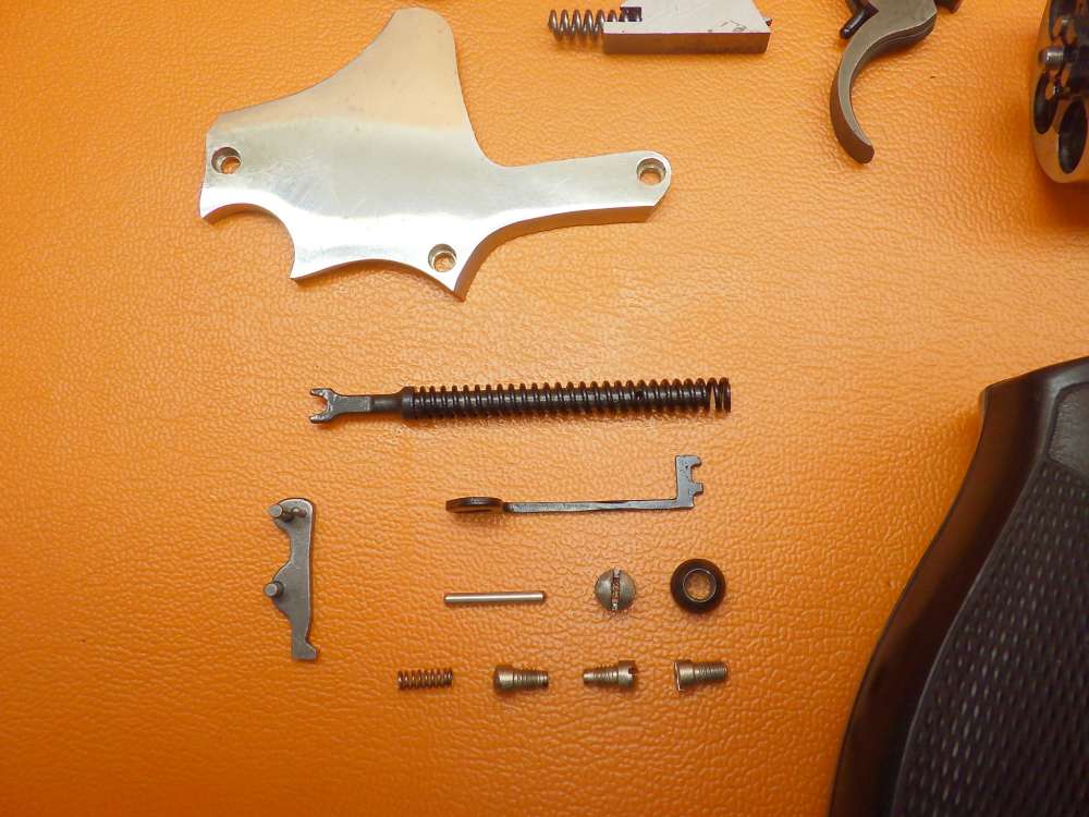 S&W Model 36 .38 SPL 2" Bbl Revolver Repair Parts Black Rubber Grip-img-2