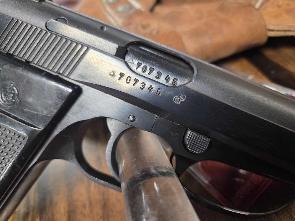 CZ VZOR Model 70 7.65mm 32ACP w/2Mags and Holster 1981 Prod. Penny-img-4