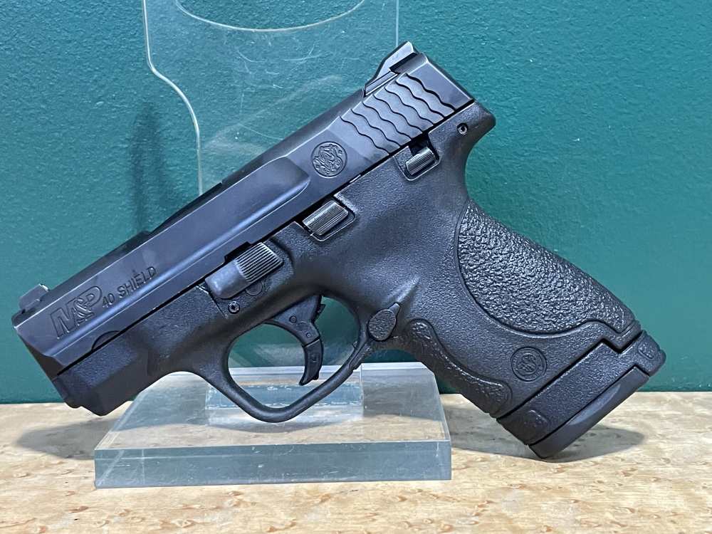 Smith and Wesson M&P40 Shield Sub Compact Semi Auto Pistol -img-1