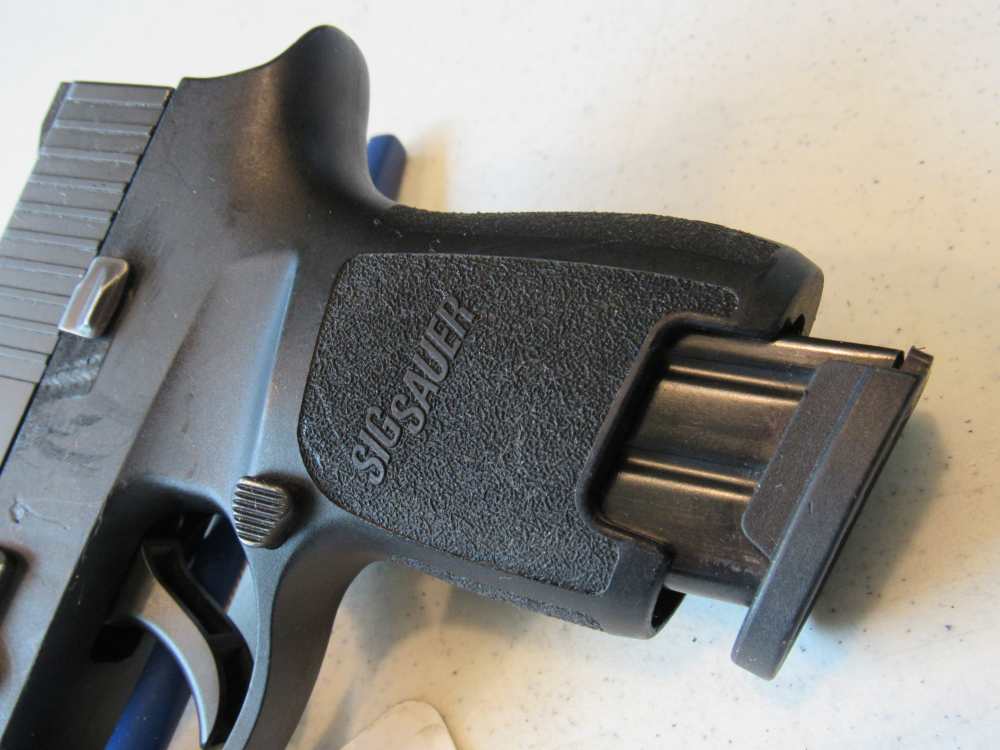 Sig Sauer P250 Compact 9 mm $.01 Start No Reserve-img-4