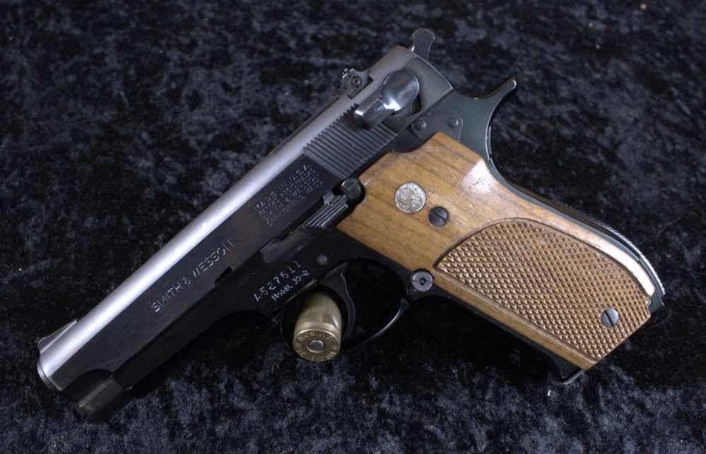 PENNY AUCTION!! Nice Smith & Wesson 39-2 in 9mm -img-1
