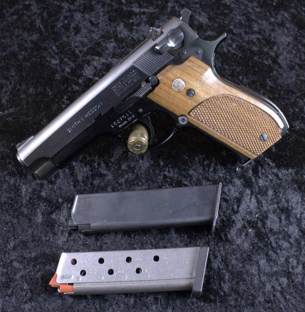 PENNY AUCTION!! Nice Smith & Wesson 39-2 in 9mm -img-0