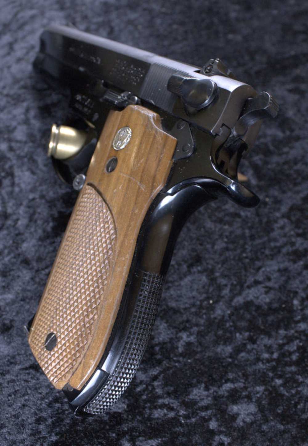PENNY AUCTION!! Nice Smith & Wesson 39-2 in 9mm -img-3