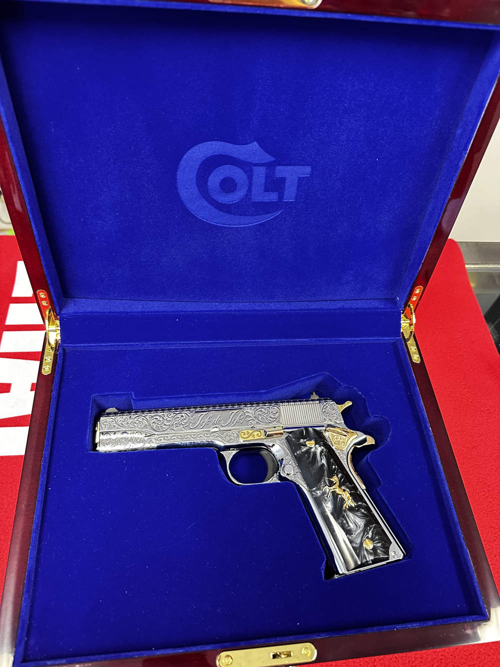 Colt 1911  engraved -img-12