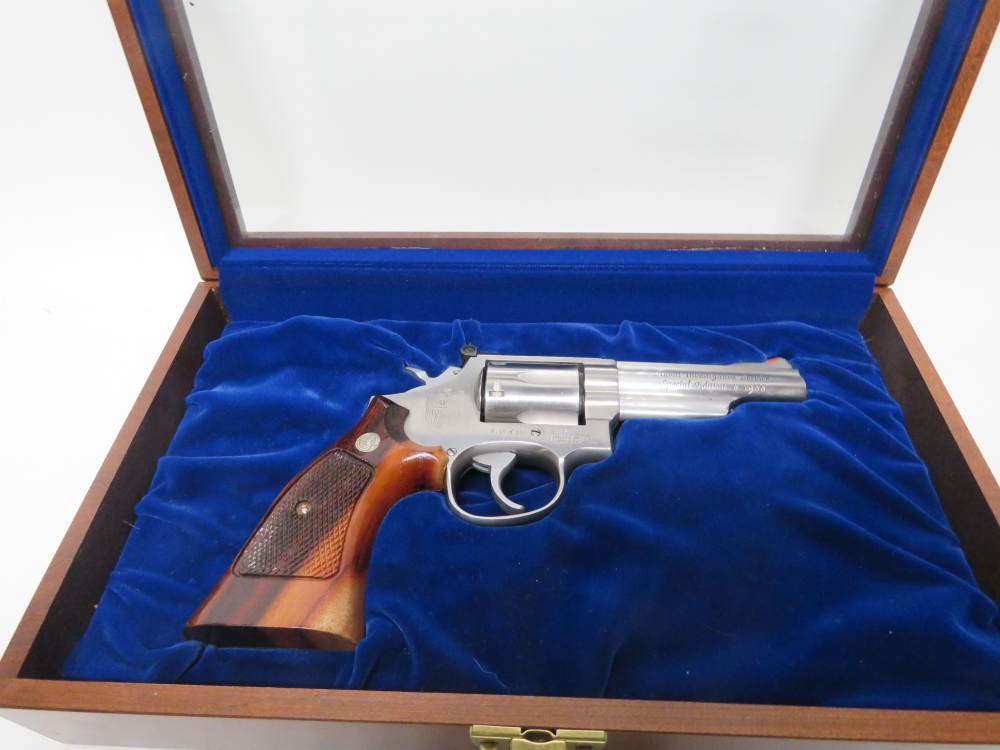 SMITH & WESSON NAVAL INVESTIGATIVE-img-5