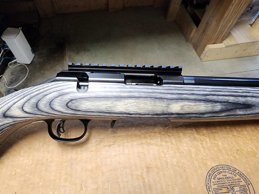 PICS NEW RUGER AMERICAN RIMFIRE RIFLE .17 HMR 18" BULL THREADED LAMINATE 17-img-10