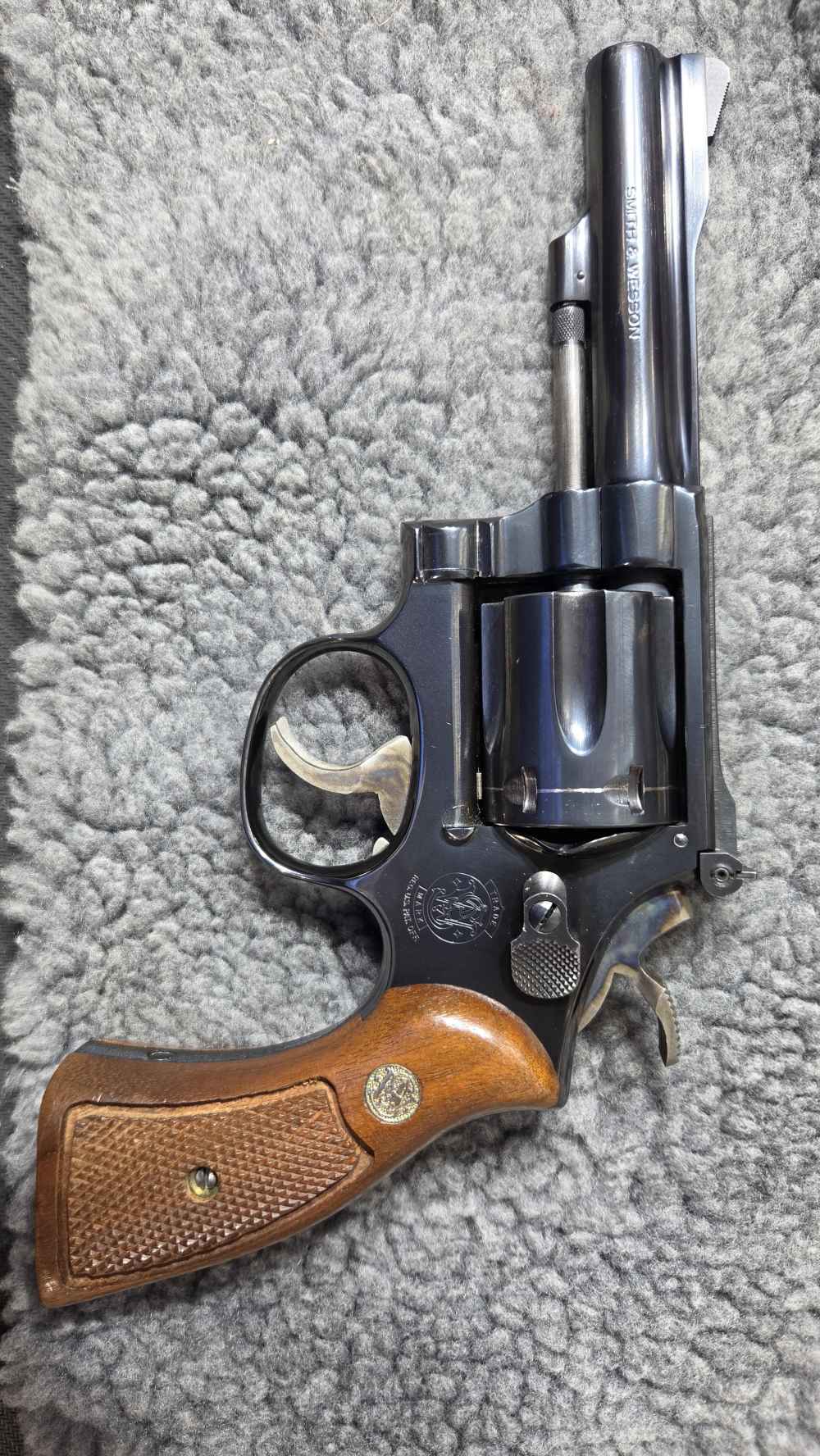 Smith&Wesson  Model 18-4 , 22LR 4" Barrel. TT, TH 1982-img-5