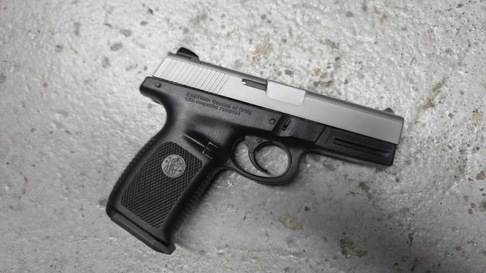 Smith & Wesson SW40VE 40S&W Pistol (4 Mags) -img-2