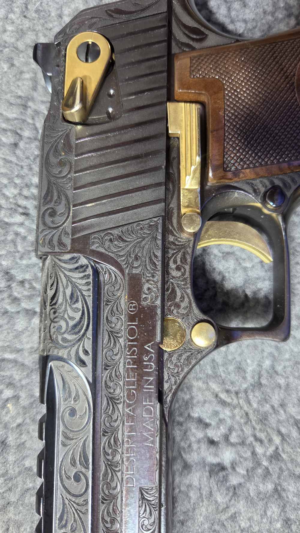DESERT EAGLE 50AE ENGRAVED HIGH POLISH BLUED & 24K GOLD -img-11