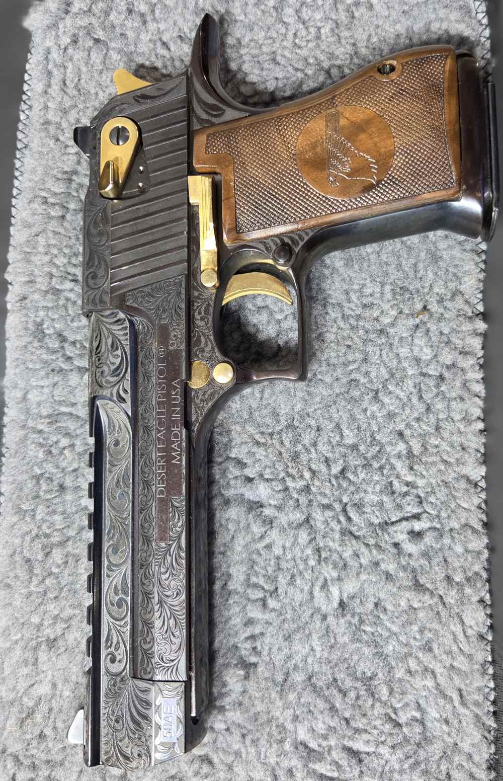 DESERT EAGLE 50AE ENGRAVED HIGH POLISH BLUED & 24K GOLD -img-10