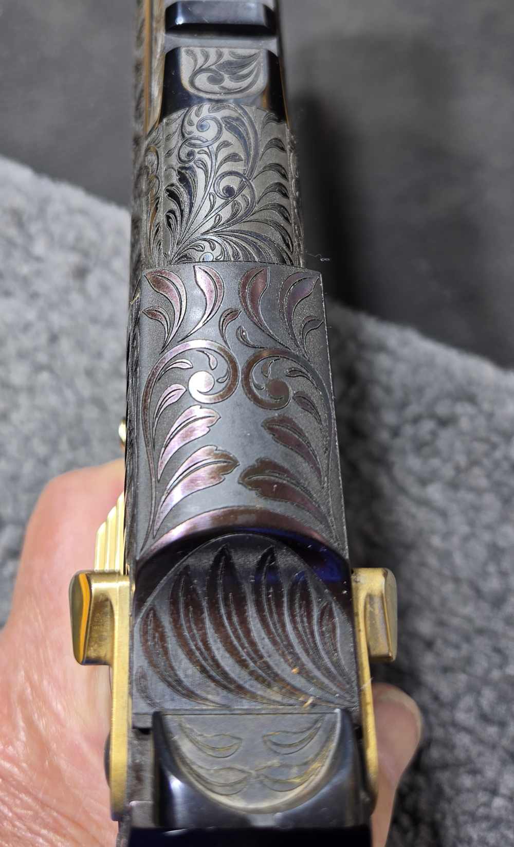DESERT EAGLE 50AE ENGRAVED HIGH POLISH BLUED & 24K GOLD -img-17